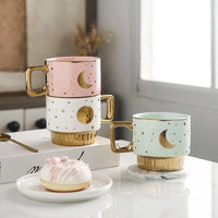 (Net) Moon and Stars Ceramic Cup with Golden Handle - Elegant and Customizable Drinkware / 122887