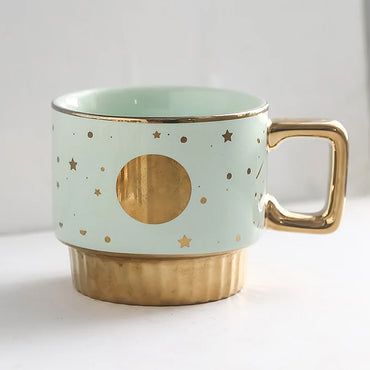(Net) Moon and Stars Ceramic Cup with Golden Handle - Elegant and Customizable Drinkware / 122887