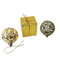 (Net) Golden Box of Christmas Balls and Decorations
