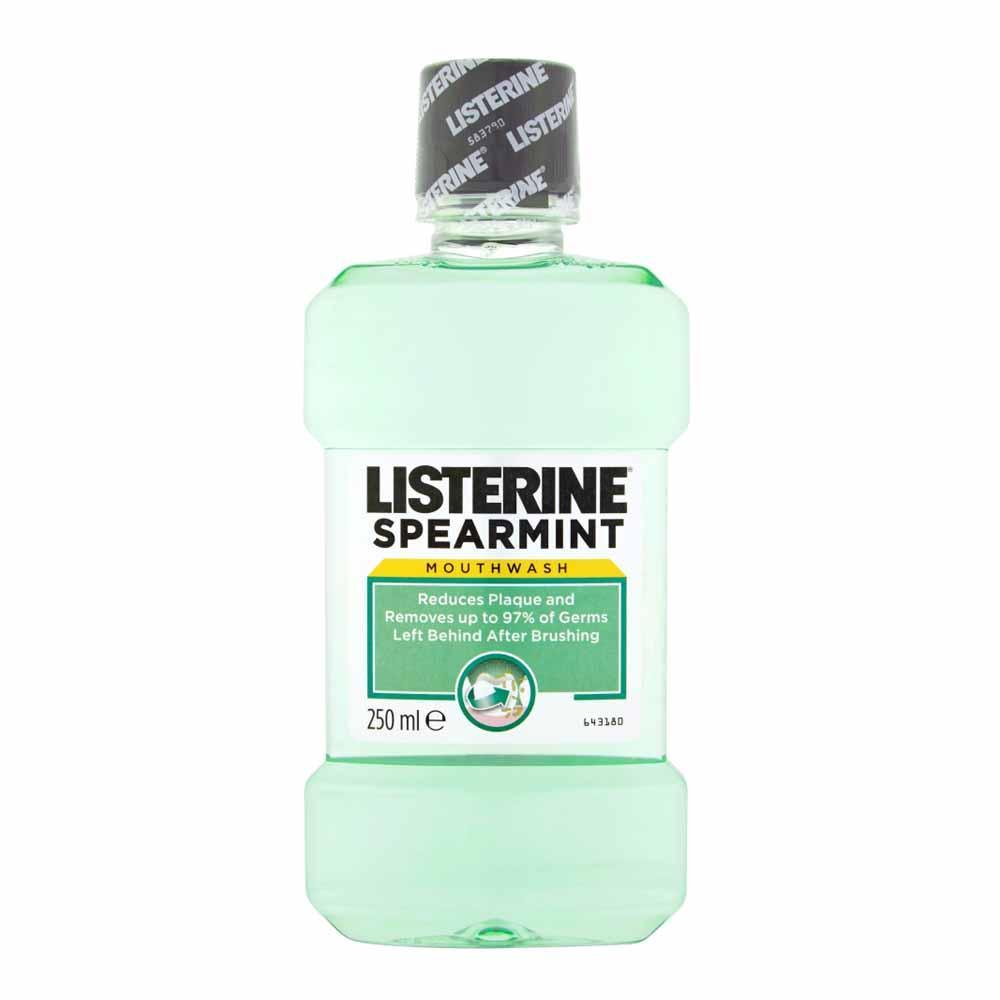 Listerine Spearmint Mouthwash 250ml.