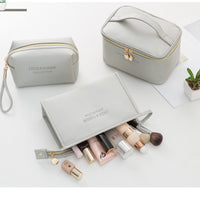 **(NET)**Women Cosmetic Bag PU Leather Waterproof Make Up Bag Beauty Case / 22FK197